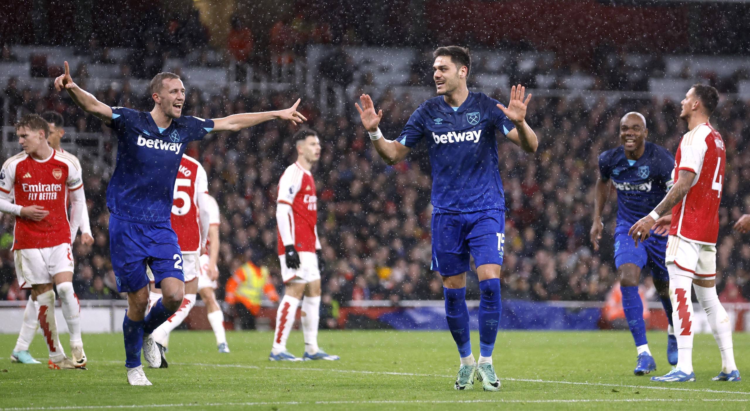 体育法网：萨巴伦卡生涯首次晋级女单16强